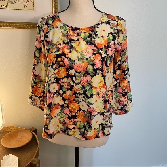 Lush 3/4‎ Sleeve Floral Crossback Top Size Small - Picture 2 of 6